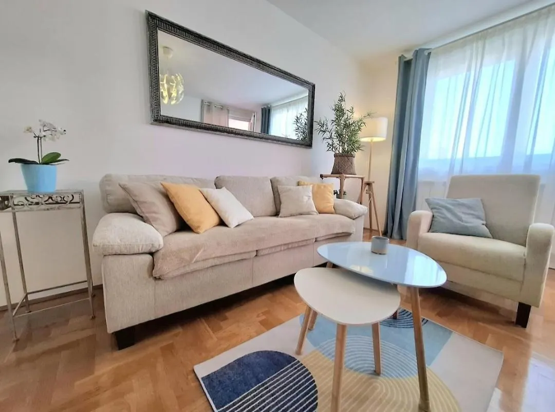 Studio Apartment Divky, Free Parking Πούλα