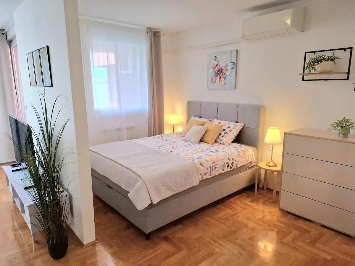 Studio Apartment Divky, Free Parking Πούλα Κροατία