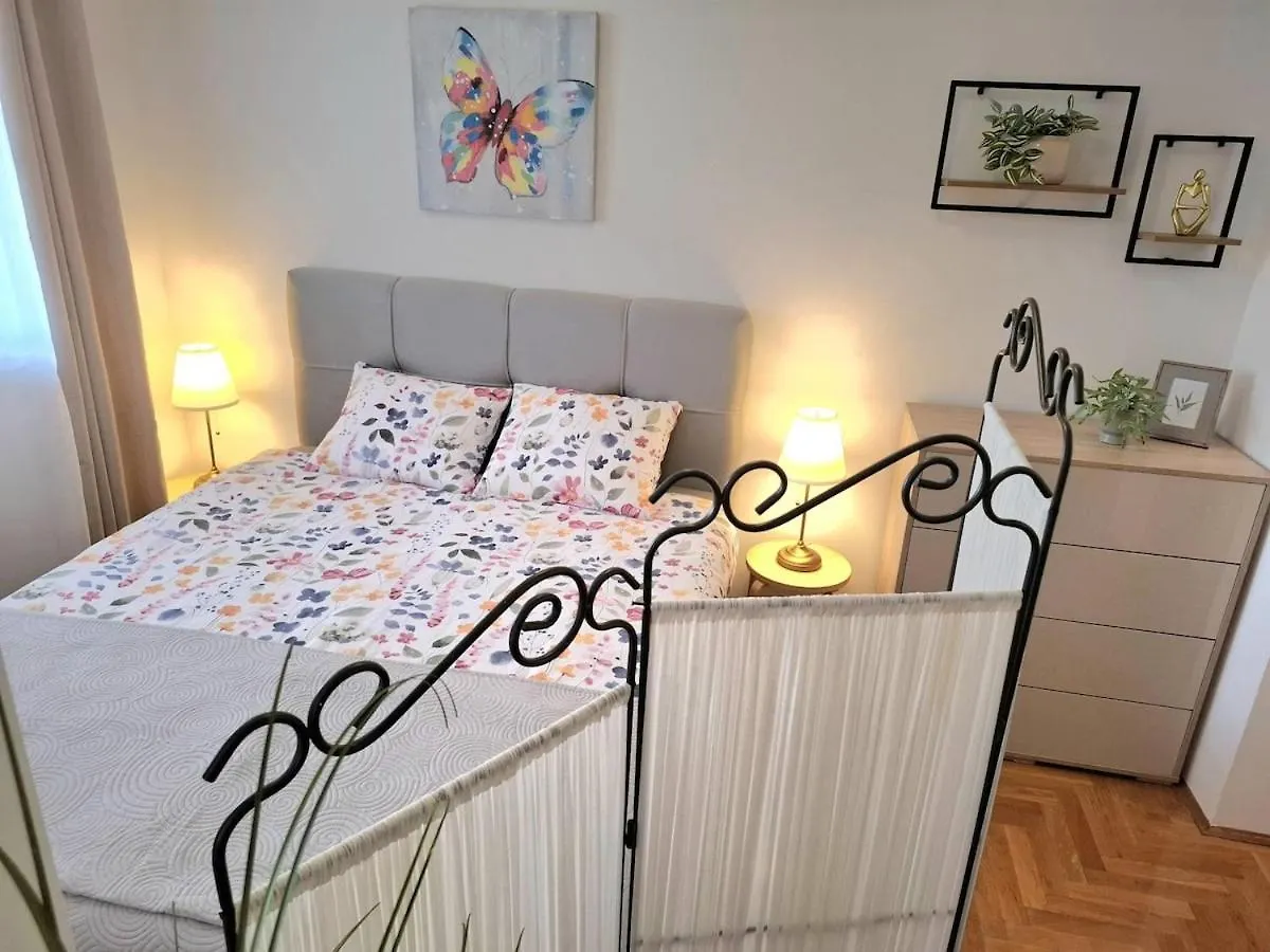 Studio Apartment Divky, Free Parking Πούλα 0*,  Κροατία