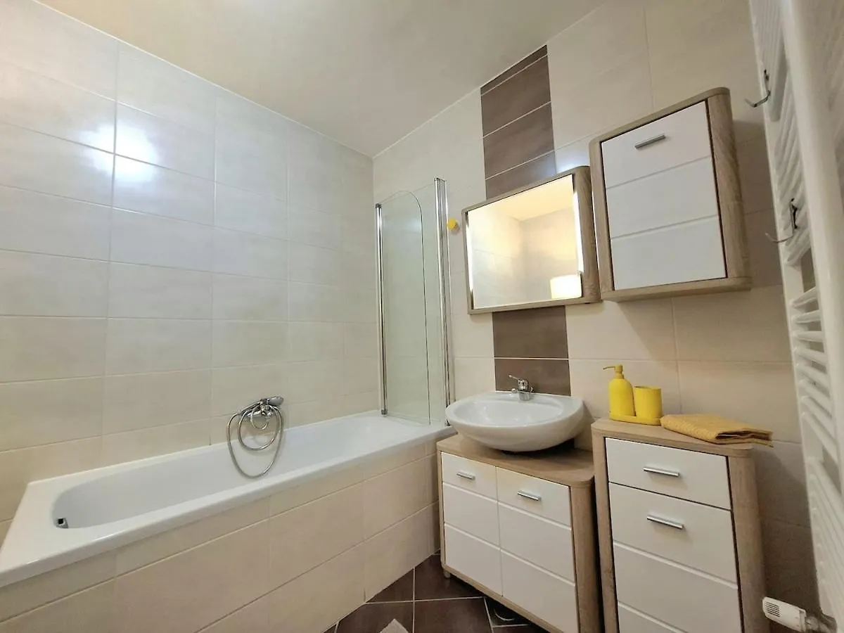 Studio Apartment Divky, Free Parking Πούλα