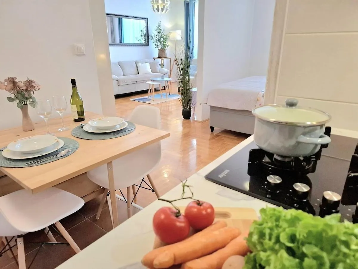 Studio Apartment Divky, Free Parking Πούλα Κροατία
