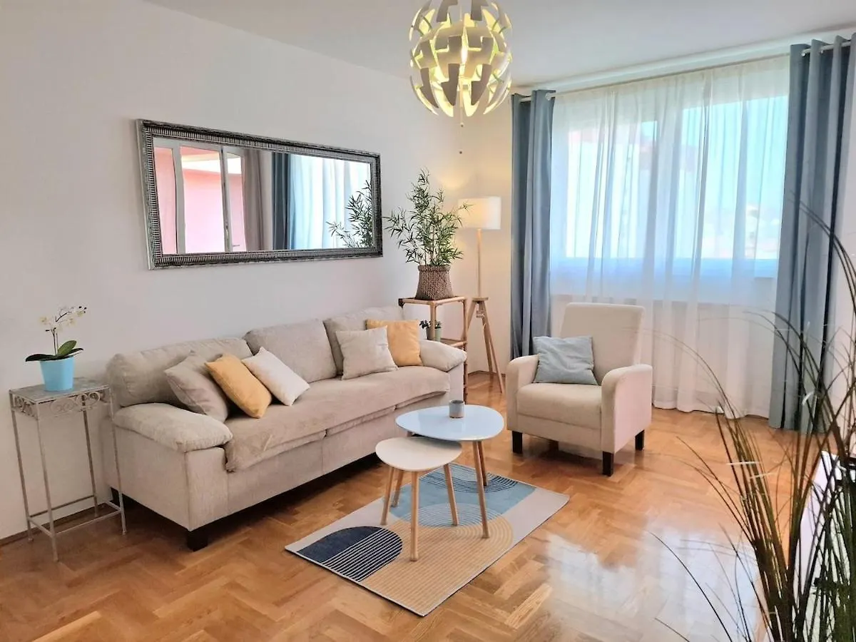 Studio Apartment Divky, Free Parking Πούλα 0*,